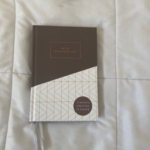 ♻️17 Month Undated Planner (NWT) ♻️